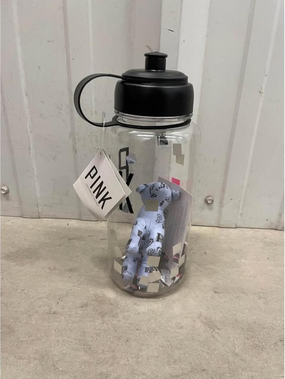 NEW VICTORIA'S SECRET 32 OUNCE WATER BOTTLE WITH CONFETTI PINK MINI DOG LAVENDER